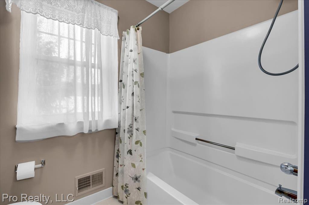 43880 Cherry Grove Court W, Canton, MI 48188 — Photo 20