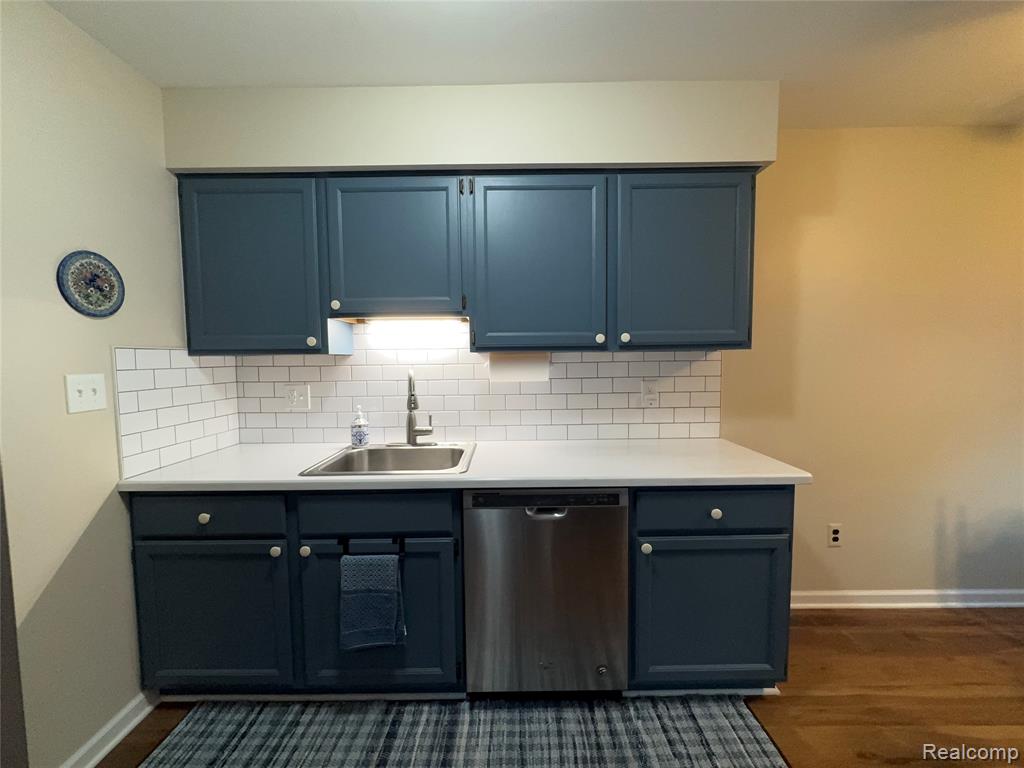 24600 Olde Orchard Street, Novi, MI — Photo 11