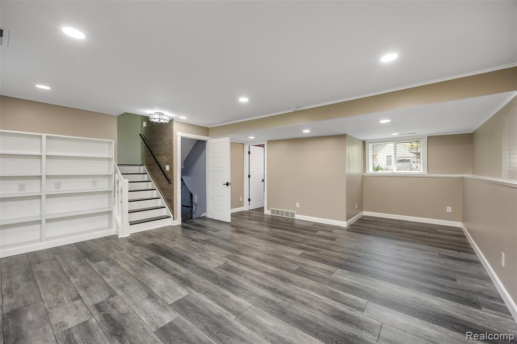3600 Woodview Avenue, West Bloomfield, MI 48324 — Photo 22