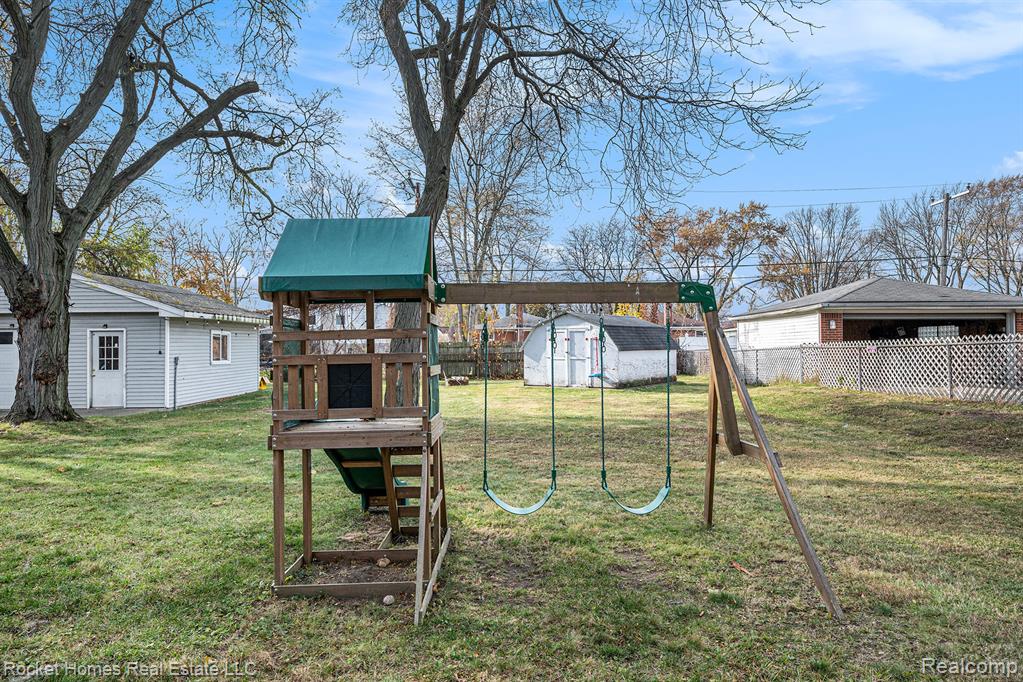 8241 Robindale Avenue, Dearborn Heights, MI 48127 — Photo 25