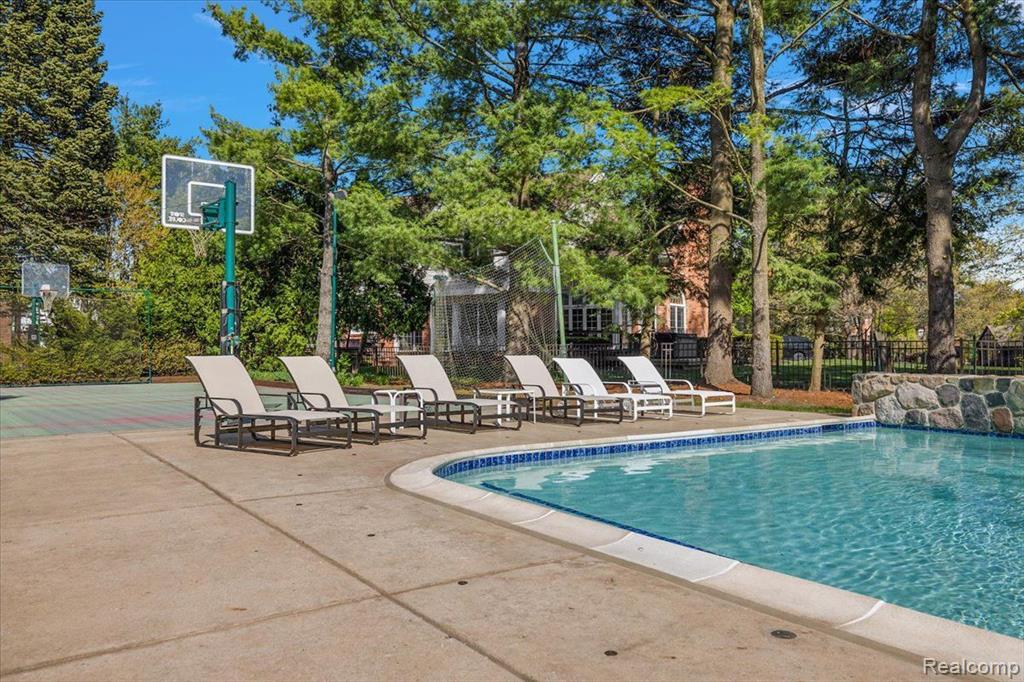 7179 Leyland Court, Bloomfield Hills, MI 48301 — Photo 35