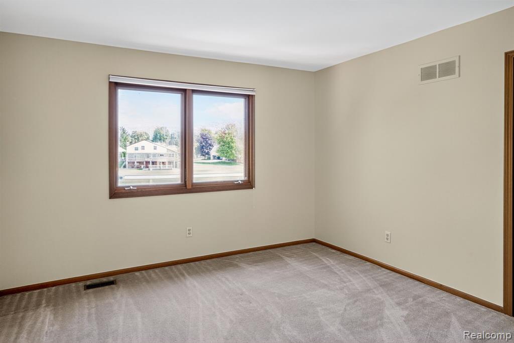 48342 Lake Valley Drive, Shelby Twp, MI 48317 — Photo 26