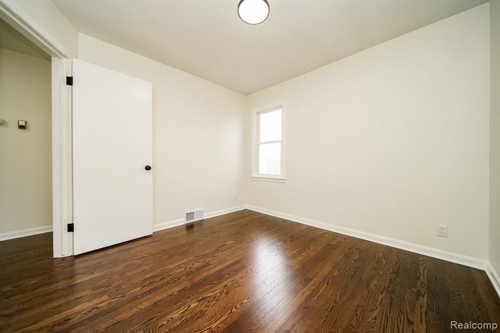 6855 KINGSBURY Street, Dearborn Heights, MI 48127 — Photo 41