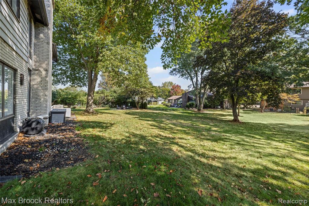 5597 Apple Ridge Trail, West Bloomfield, MI — Photo 52