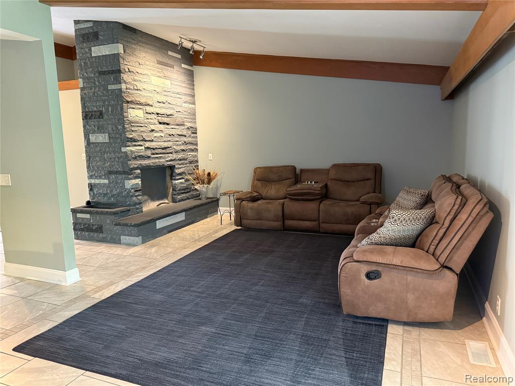 8761 Birchwood Drive, Newport, MI 48166 — Photo 11