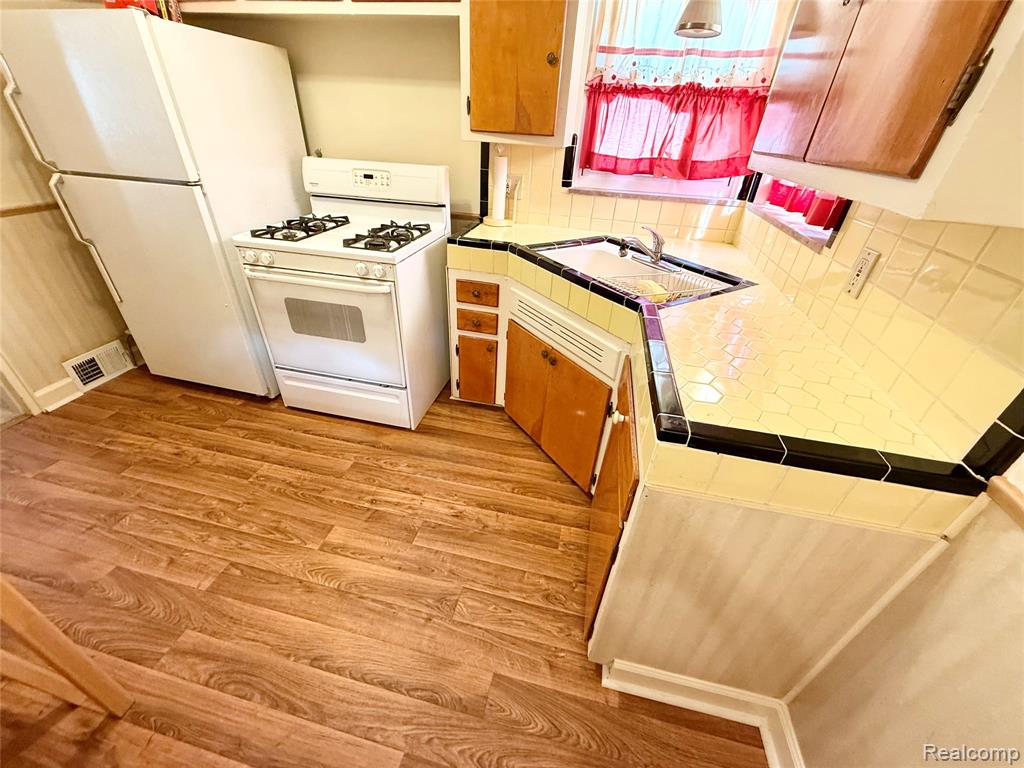 9608 Fielding Street, Detroit, MI 48228 — Photo 10