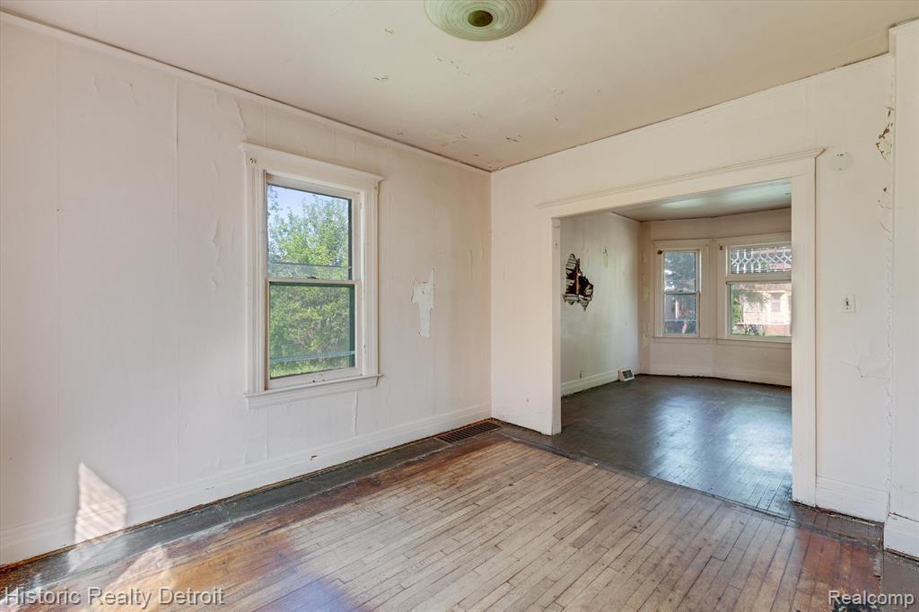 923 CALVERT Street, Detroit, MI 48202 — Photo 8