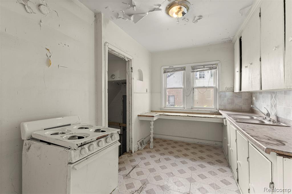 14885 Ward Avenue, Detroit, MI 48227 — Photo 14