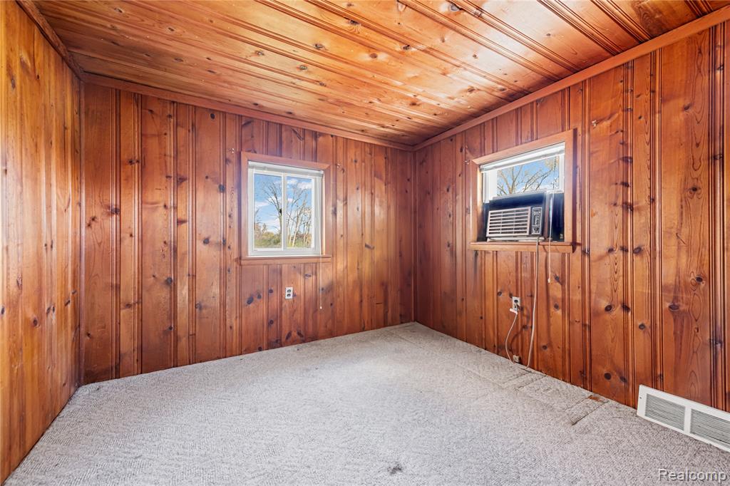 18676 Vreeland Road, Woodhaven, MI 48183 — Photo 29