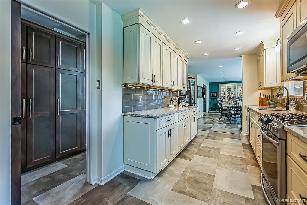 4990 Broomfield Lane, West Bloomfield, MI — Photo 26