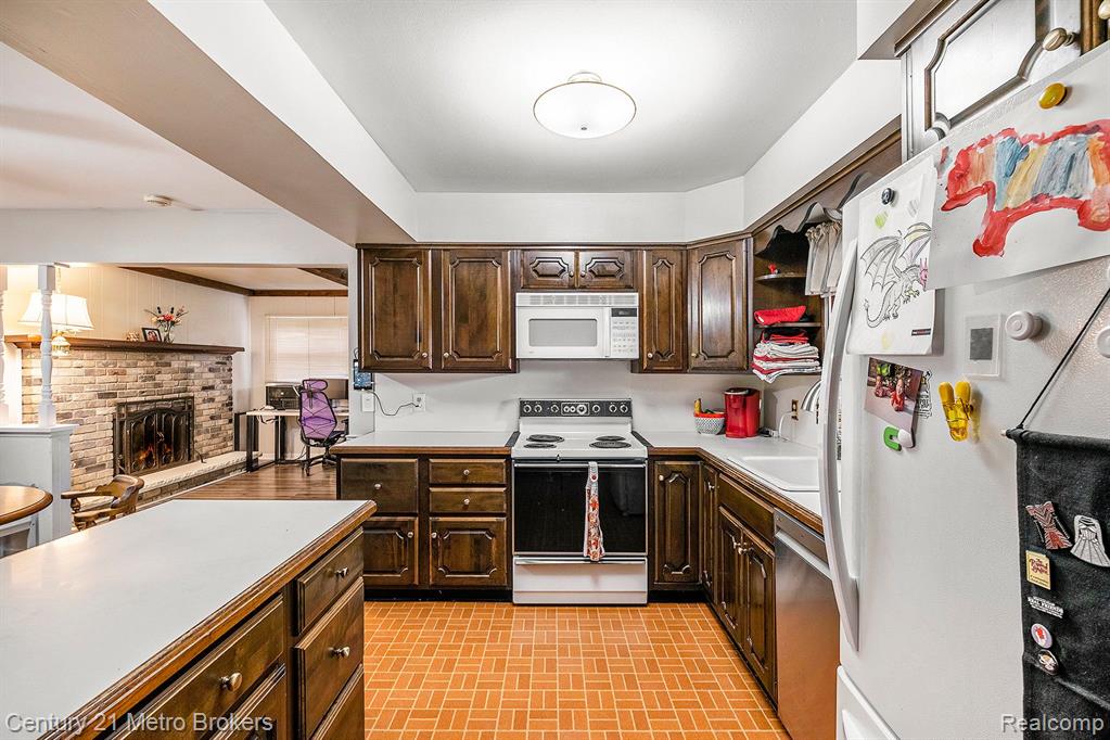4413 OLD CARRIAGE Road, Flint, MI 48507 — Photo 13