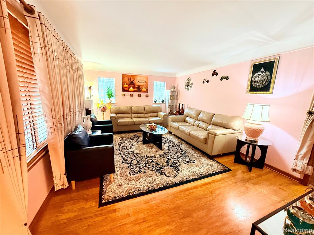 8152 Potomac, Center Line, MI 48015 — Photo 3