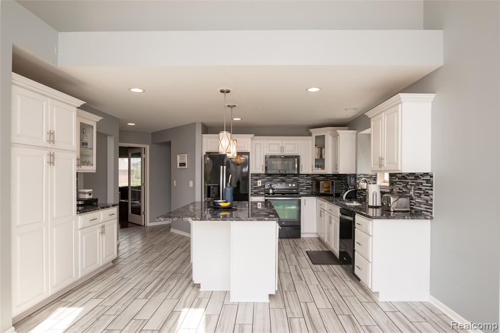 46431 Mariner Drive, Macomb, MI 48044 — Photo 22