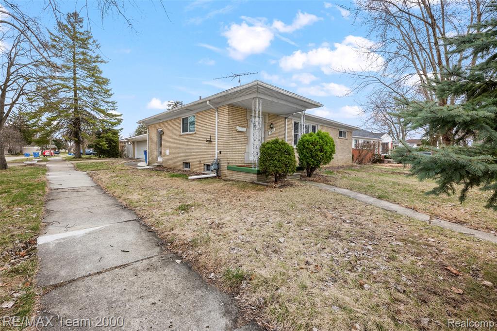 7638 N Gulley Road, Dearborn Heights, MI 48127 — Photo 2