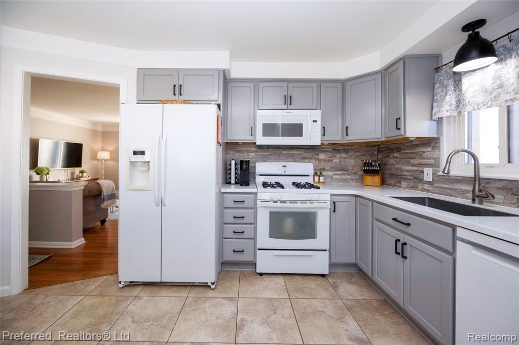 8516 N Hubbard Street, Westland, MI — Photo 10