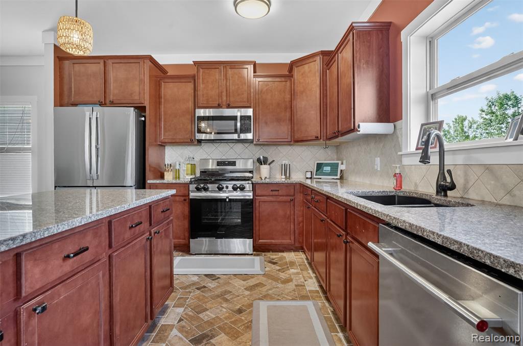 3524 Amber Oaks Drive, Howell, MI 48855 — Photo 13