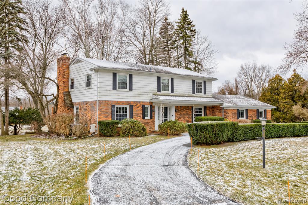 702 PARKMAN Drive, Bloomfield Hills, MI 48304 — front exterior