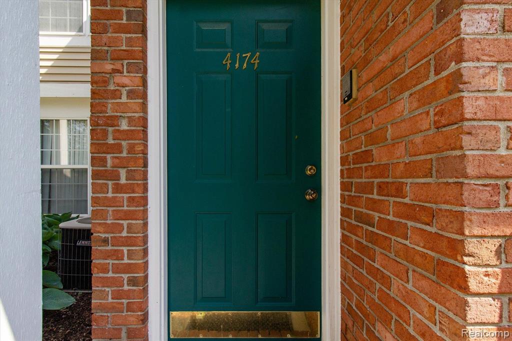 4174 BERKSHIRE Drive, Sterling Heights, MI 48314 — Photo 6