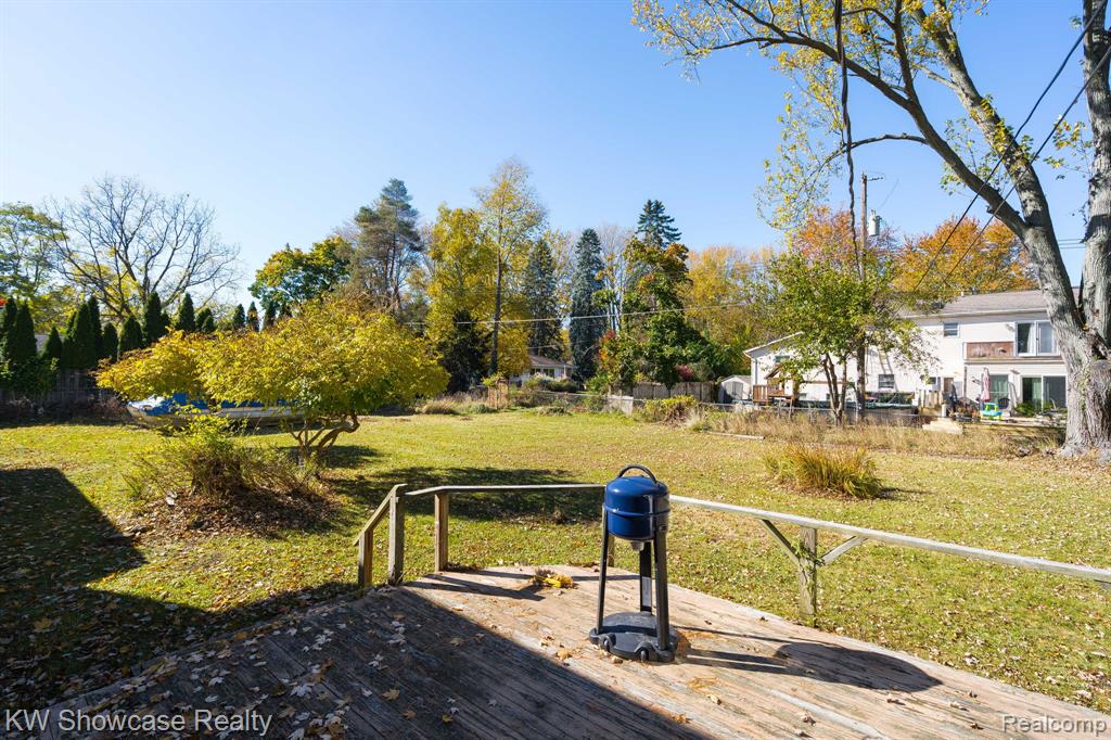 5274 Cooley Lake Road, Waterford, MI 48327 — Photo 14