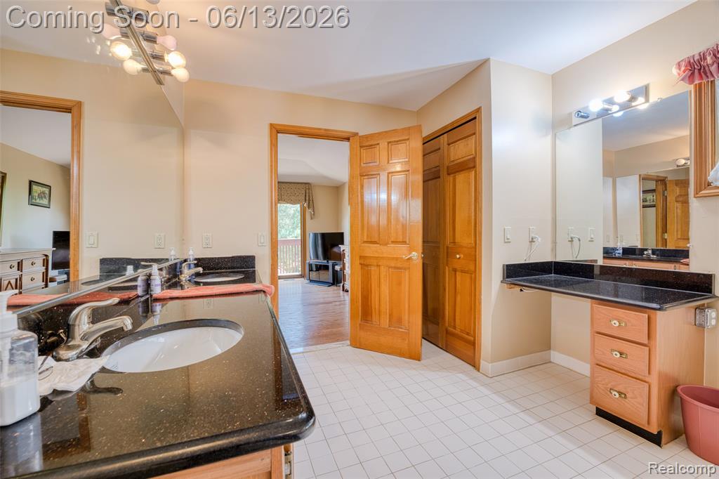 29342 Strathmore Drive, Farmington, MI 48331 — Photo 33