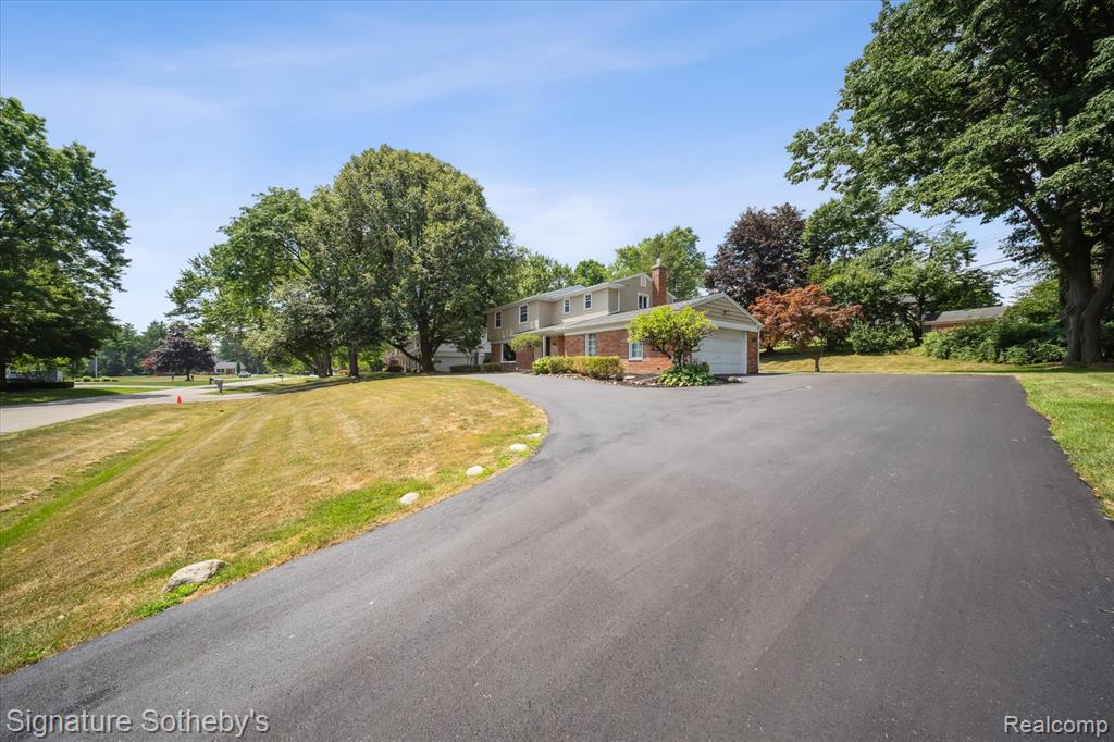 2200 Brenthaven Drive E, Bloomfield, MI 48304 — Photo 39