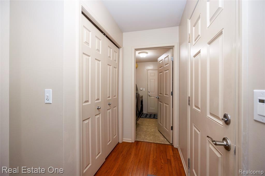 3481 Castlewood Court, Wixom, MI — Photo 36