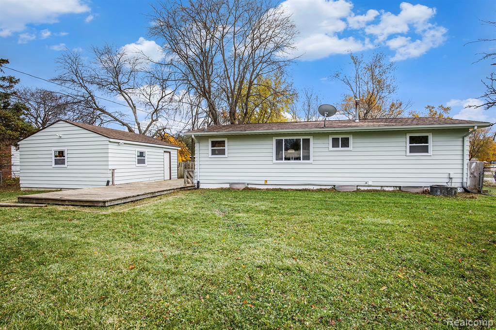 5111 Paro Drive, Flint, MI 48506 — Photo 17