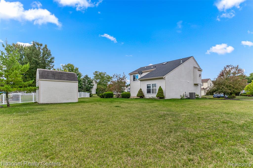 886 Millerway Drive, Fenton, MI 48430 — Photo 18