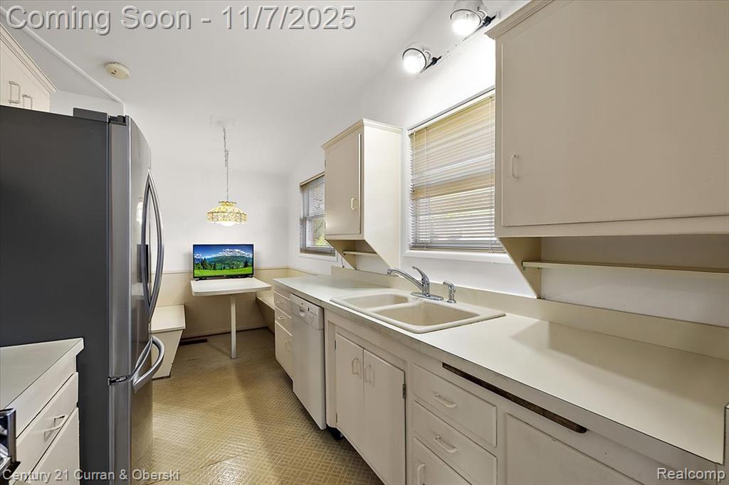 878 Brooklawn Drive, Troy, MI 48084 — Photo 10