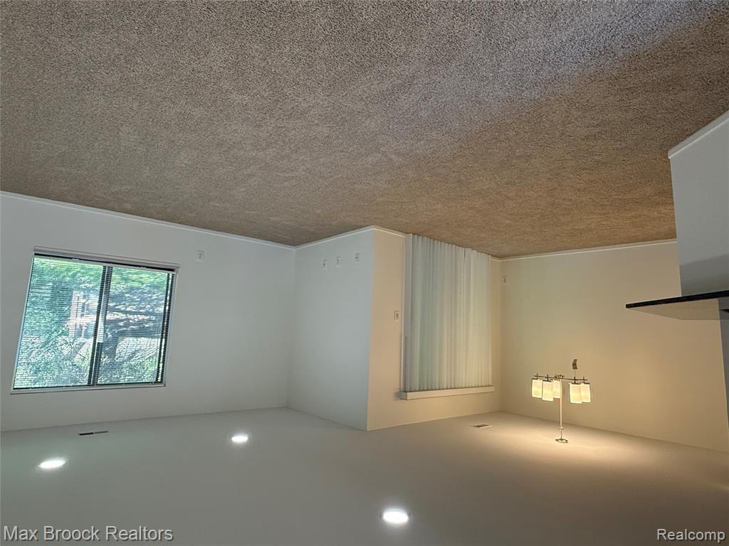 6560 Ridgefield Circle, West Bloomfield, MI — Photo 8