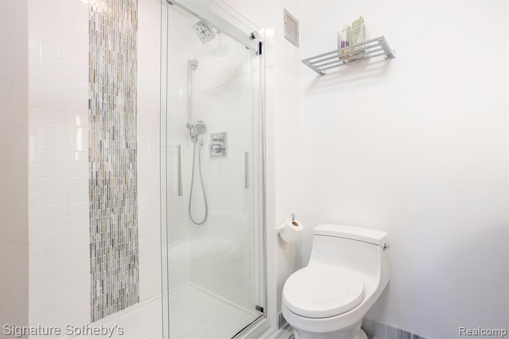 600 W Brown Street, 301, Birmingham, MI 48009 — Photo 16