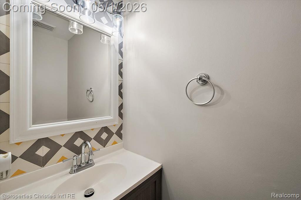 46481 E Oak Manor Court, Canton, MI 48187 — Photo 45