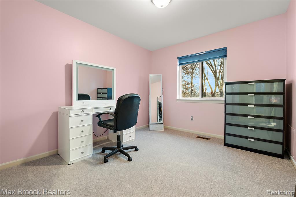 437 Cove View Drive, Waterford, MI 48327 — Photo 19
