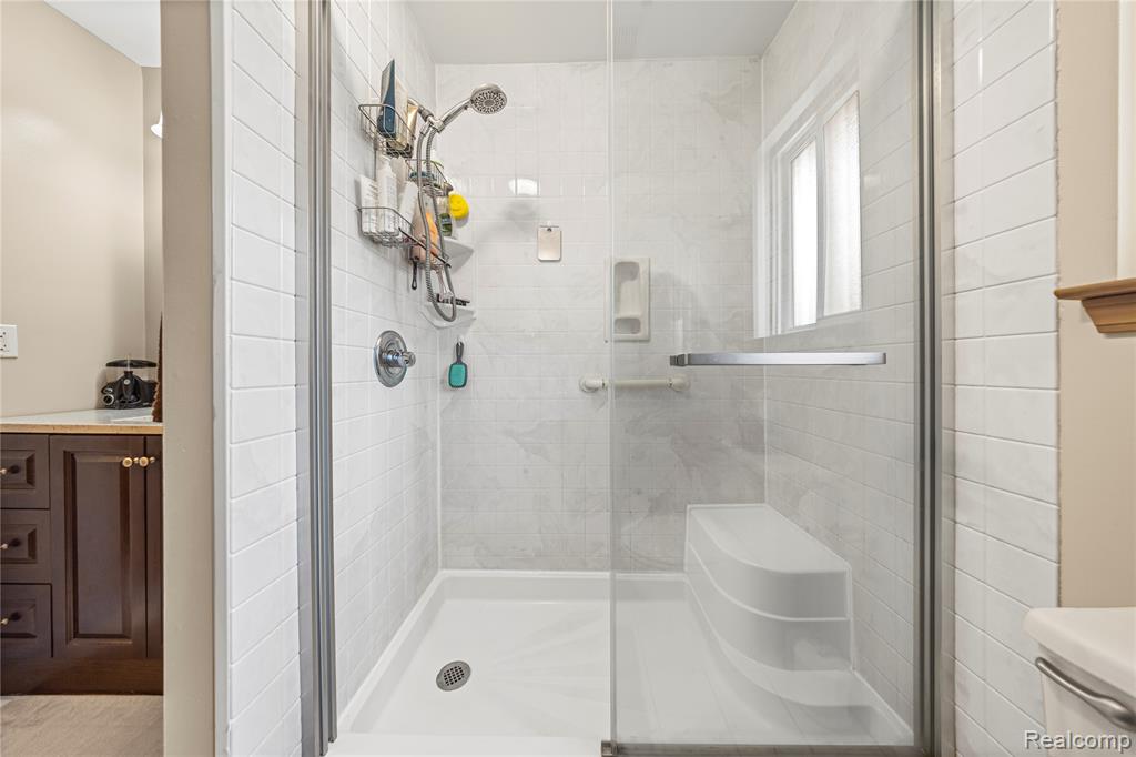 9085 Deering Street, Livonia, MI 48150 — Photo 21
