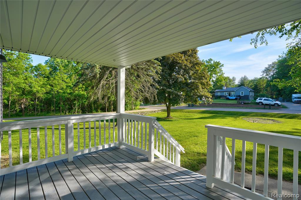 1460 W Silverbell Road, Lake Orion, MI — Photo 10
