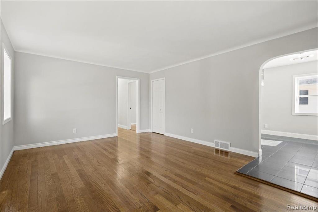 567 E MADISON Avenue, Pontiac, MI 48340 — Photo 12