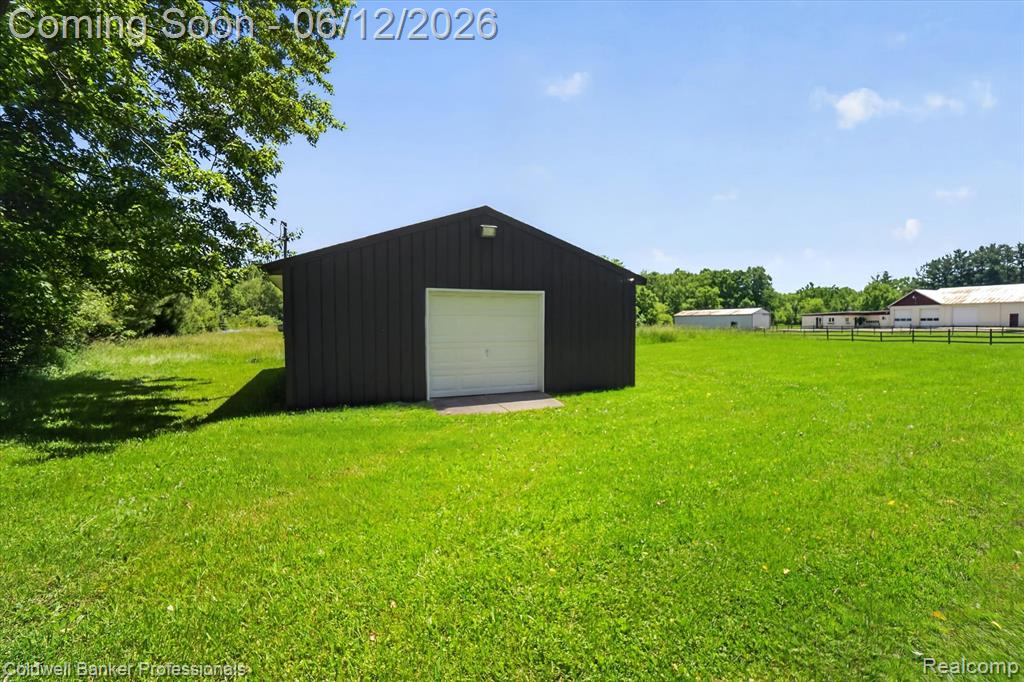 8245 Fenton Road, Grand Blanc, MI 48439 — Photo 47