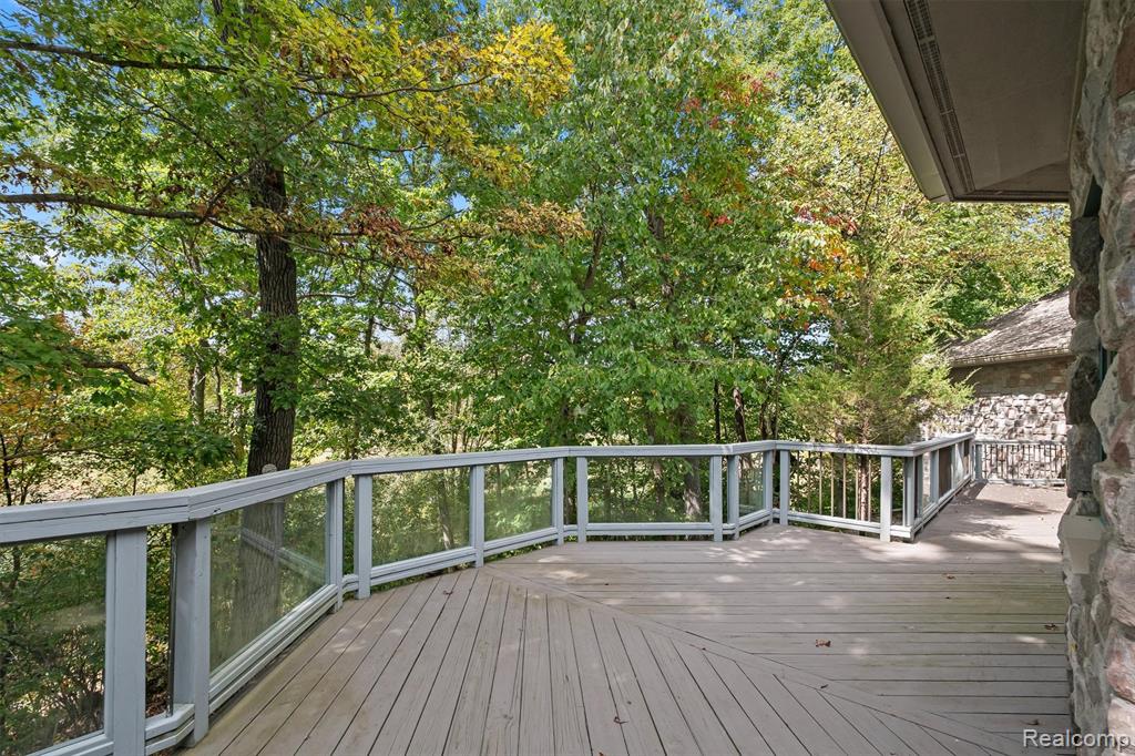 9736 Cross Creek Drive, South Lyon, MI 48178 — Photo 33