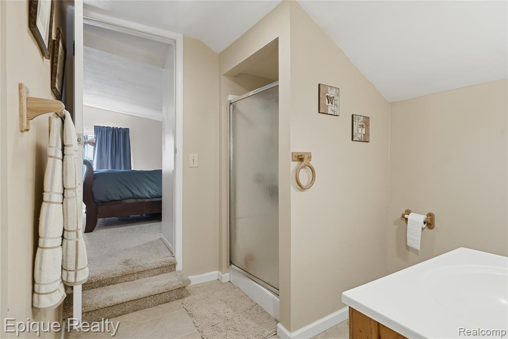 423 Shady Oaks Street, Lake Orion, MI 48362 — Photo 23