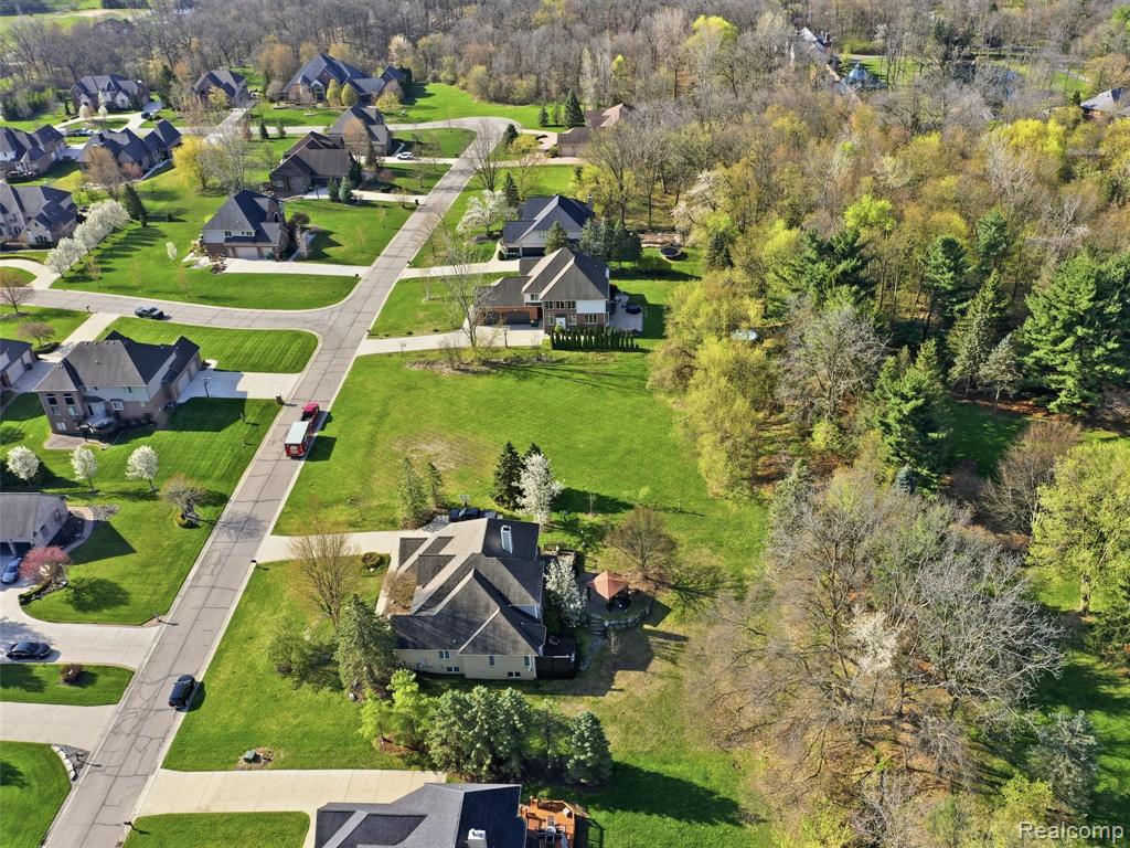 4672 Woodland Hills Drive, Rochester, MI 48306 — Photo 10