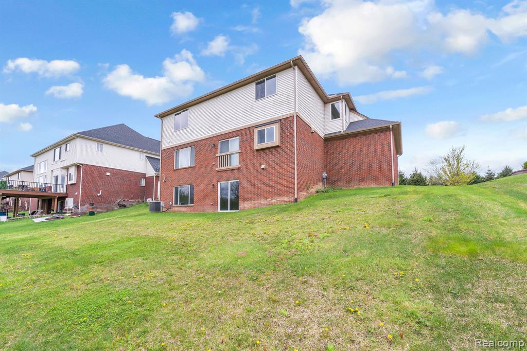 42088 Woodglen Drive, Novi, MI — Photo 38