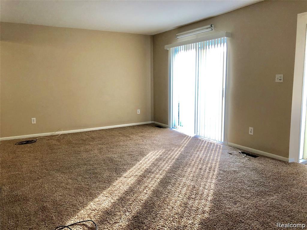 8564 Hampshire Drive, Sterling Heights, MI 48313 — Photo 8