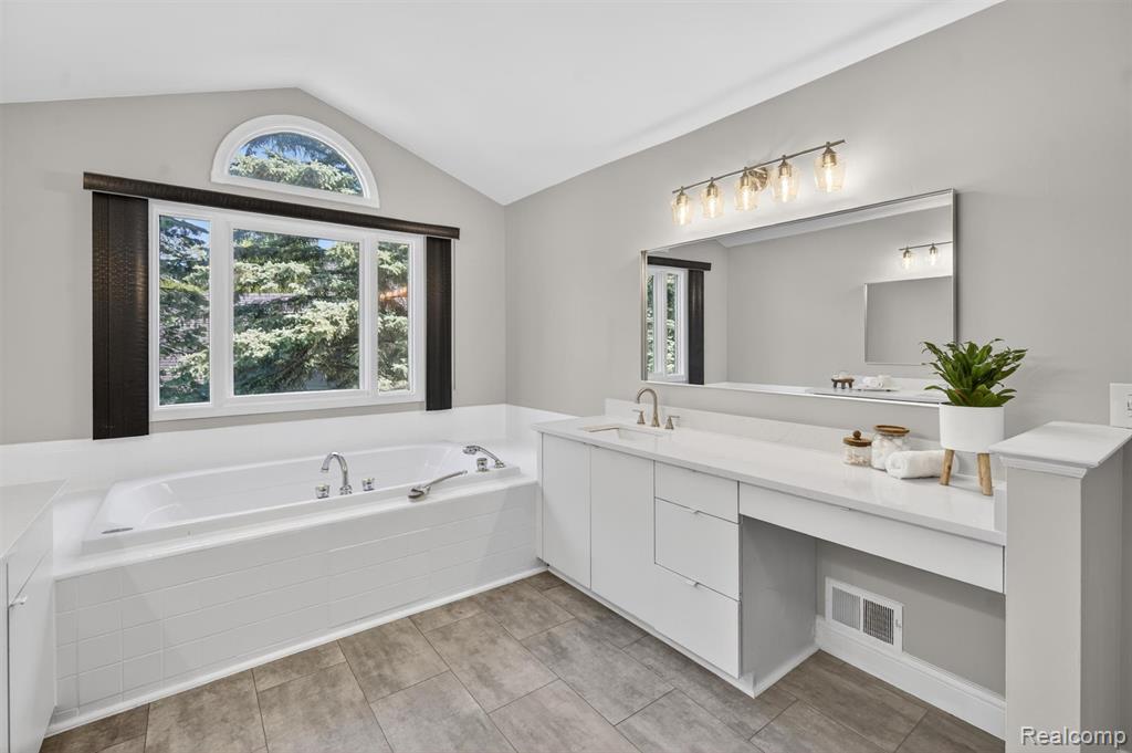 7359 Colchester Lane, West Bloomfield, MI — Photo 34