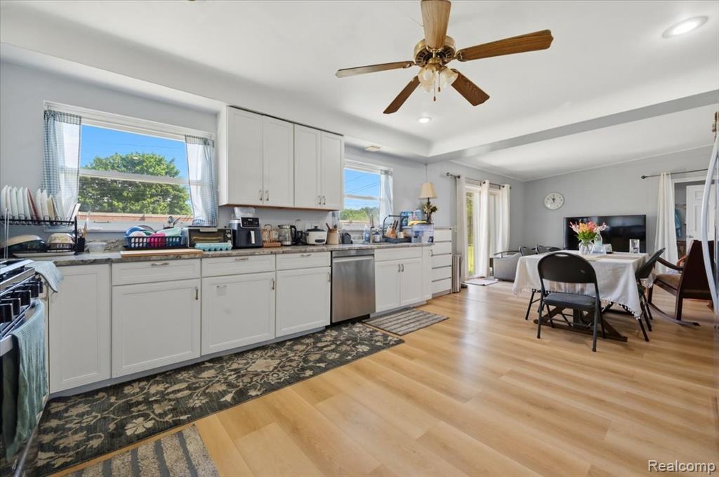 8565 POTOMAC Street, Center Line, MI 48015 — Photo 15