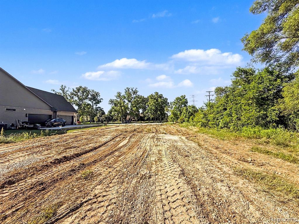 12739 N POINTE Drive, Shelby Twp, MI 48315 — Photo 4