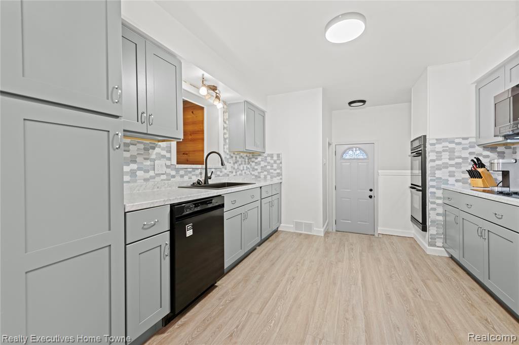 29667 Newport Drive, Warren, MI 48088 — Photo 5