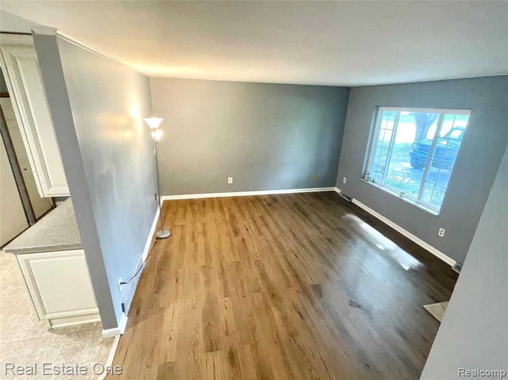 4620 Kempf Street, Waterford, MI 48329 — Photo 7