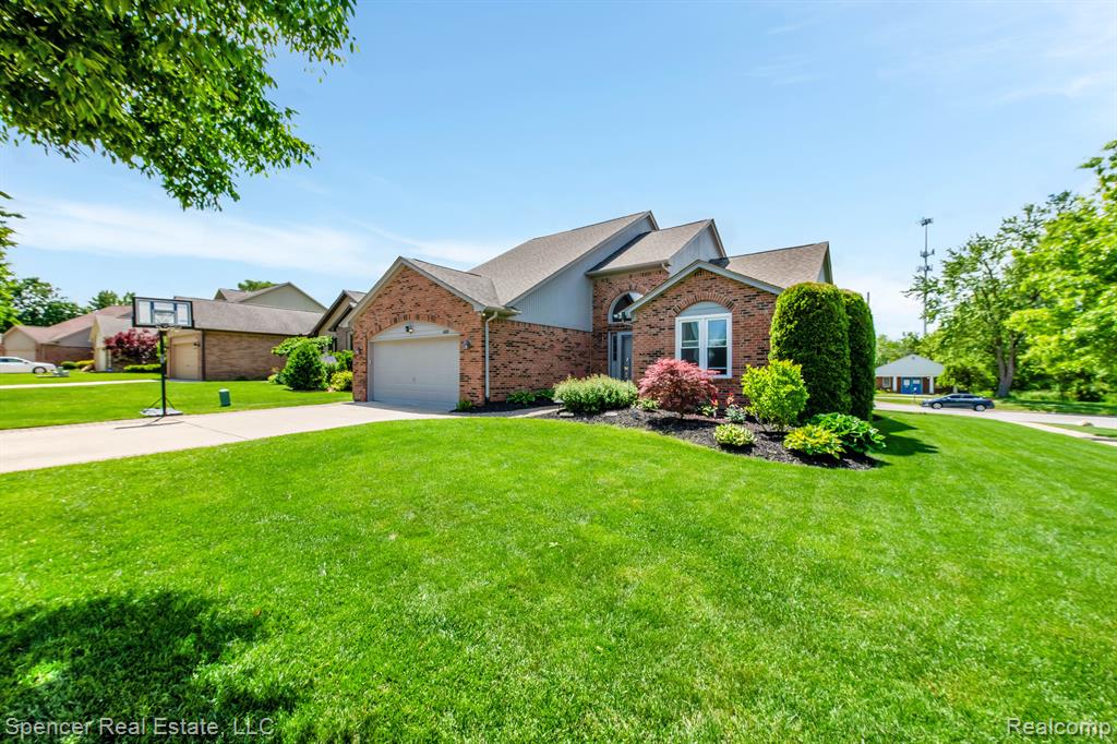 600 TURNBULL Street, Lapeer, MI 48446 — Photo 2