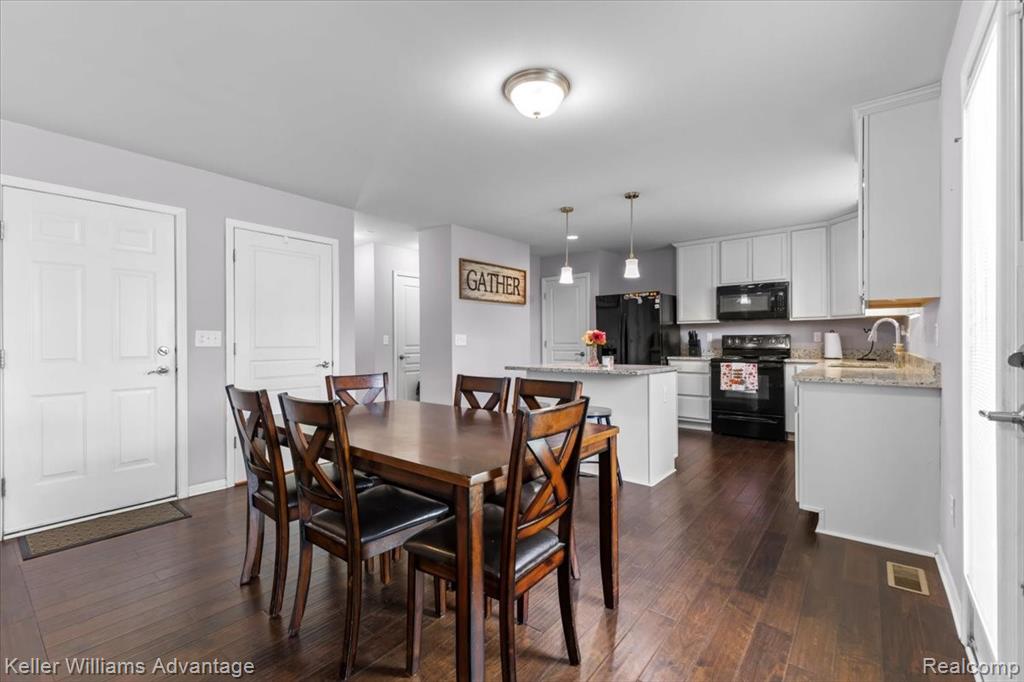 8228 Quincy Drive, Westland, MI — Photo 4