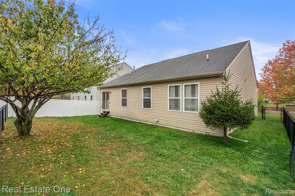 8586 Cass River Drive, Fowlerville, MI 48836 — Photo 8